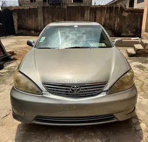 Toyota Camry XLE V6 4dr Sedan (3.0L 6cyl 5A) 2005 Gray