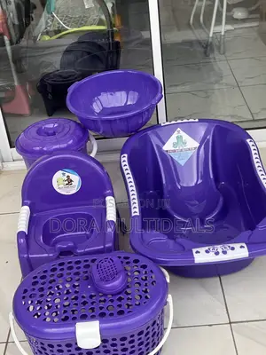 Baby Bath Set With Potty, Basket, and Complete Access