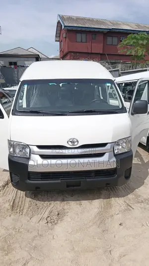 Toyota HiAce 2016 White