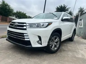 Toyota Highlander XLE 4dr SUV AWD (3.5L 6cyl 6A) 2014 White