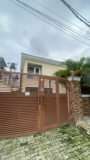 4bdrm Duplex in Chevron for sale