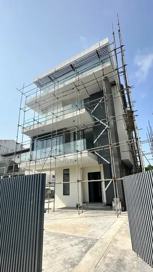 5bdrm Duplex in Banana Island for sale