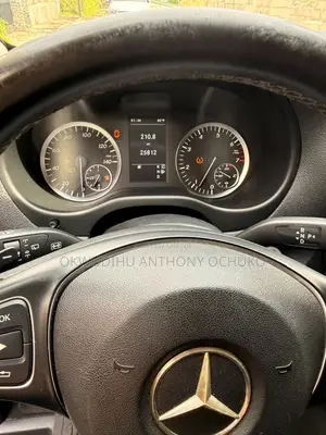 Mercedes-Benz Sprinter 2000 Blue
