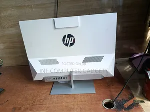 Desktop Computer HP Pavilion 24 8GB AMD Ryzen 7 SSD 256GB