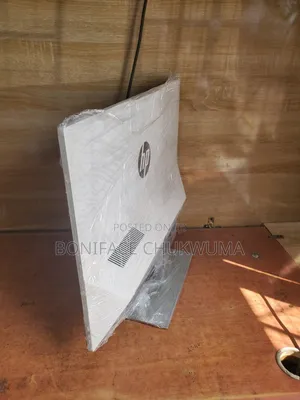 Desktop Computer HP Pavilion 24 8GB AMD Ryzen 7 SSD 256GB