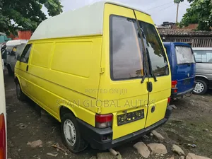 Volkswagen Transporter 2003 Yellow