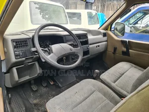 Volkswagen Transporter 2003 Yellow