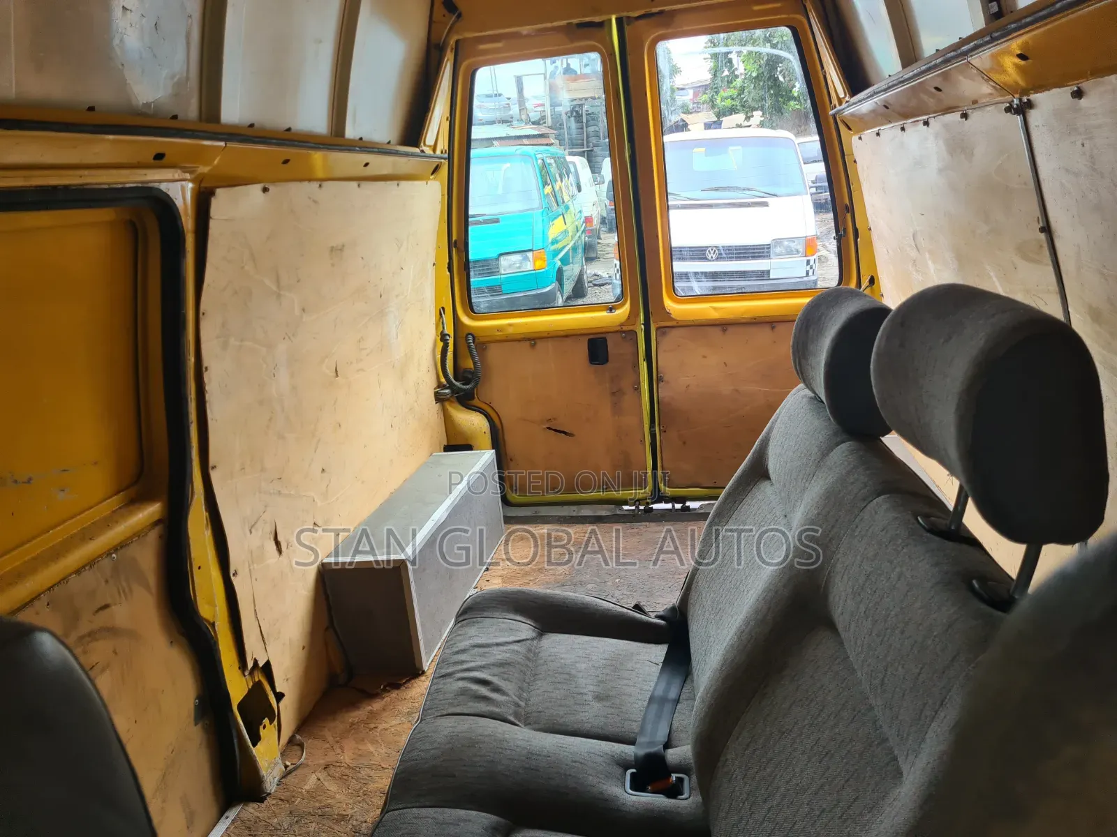 Volkswagen Transporter 2003 Yellow