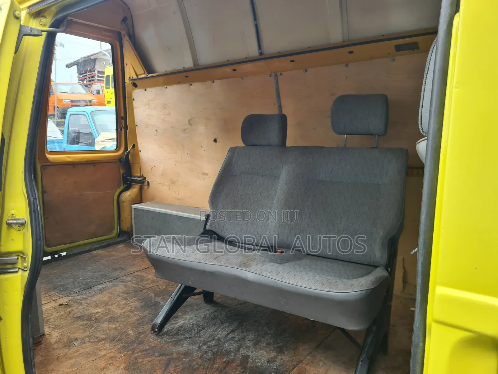 Volkswagen Transporter 2003 Yellow