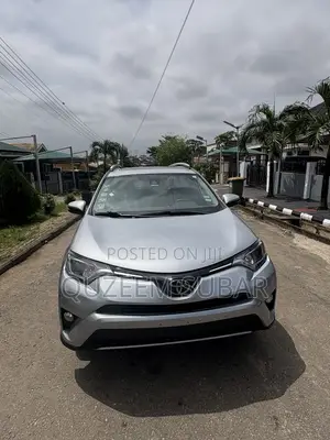 Toyota RAV4 Limited AWD (2.5L 4cyl 6A) 2017 Gold