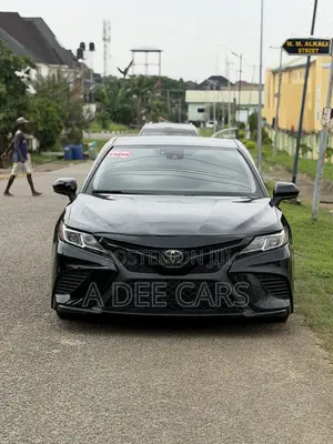 Toyota Camry SE FWD (2.5L 4cyl 8AM) 2018 Black