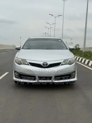 Toyota Camry SE 4dr Sedan (2.5L 4cyl 6A) 2013 Silver