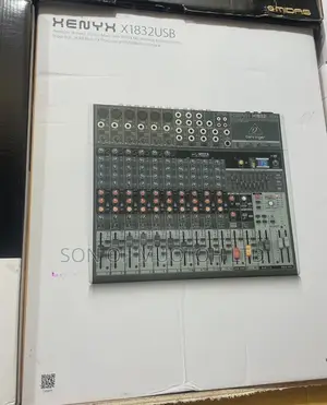 Behringer XENYX X1832USB Premium 18-Input 3/2-Bus Mixer
