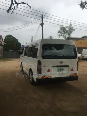 Toyota HiAce 2013 White