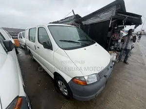 Toyota HiAce 2002 White