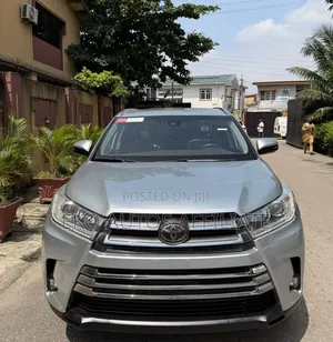 Toyota Highlander XLE 2019 Silver