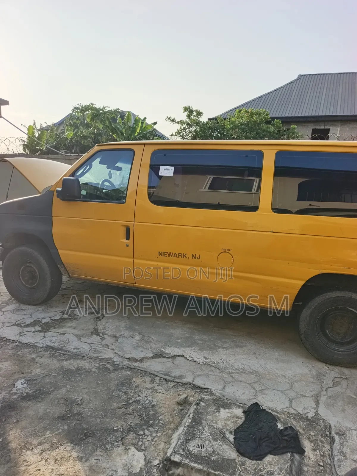 Ford E350 1992 Yellow
