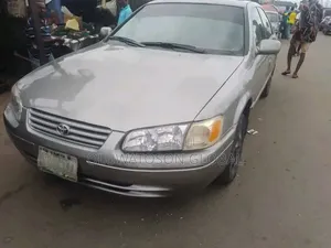 Toyota Camry 2000 Silver