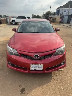 Toyota Camry SE 4dr Sedan (2.5L 4cyl 6A) 2014 Red