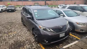 Toyota Sienna SE FWD 8-Passenger 2013 Gray
