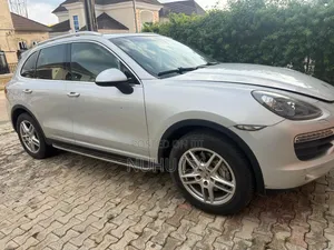 Porsche Cayenne 2013 Silver
