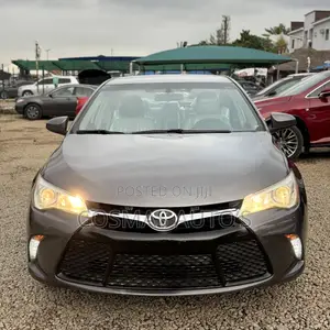Toyota Camry XLE 4dr Sedan (3.5L 6cyl 6A) 2017 Gray