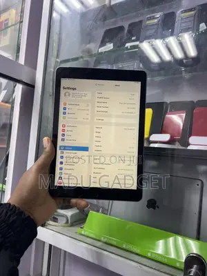 Apple iPad 9.7 32 GB Gray