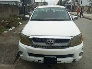 Toyota Hilux 2011 White