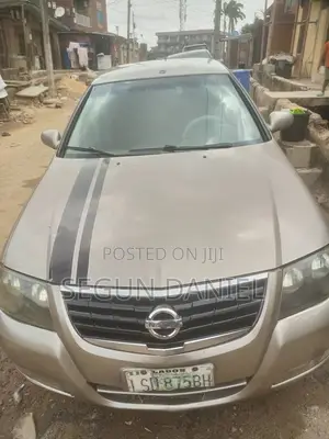 Nissan Sunny 2011 Brown