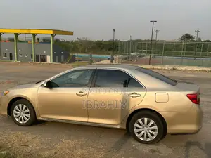 Toyota Camry LE 4dr Sedan (2.5L 4cyl 6A) 2012 Gold
