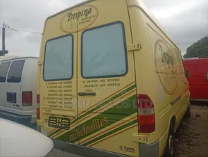 Mercedes-Benz Sprinter 2010 Yellow