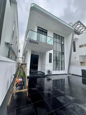 Furnished 5bdrm Duplex in Chevron for sale