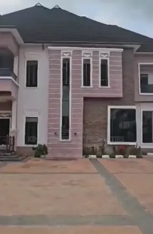 6bdrm Duplex in Army Estate, Warri for sale