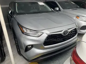 Toyota Highlander XLE 2021 Silver