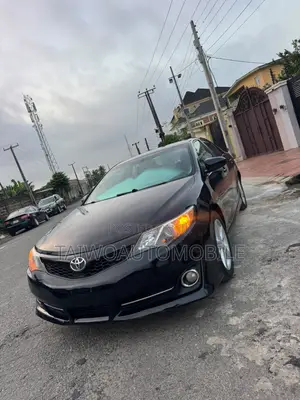 Toyota Camry SE 4dr Sedan (2.5L 4cyl 6A) 2013 Black