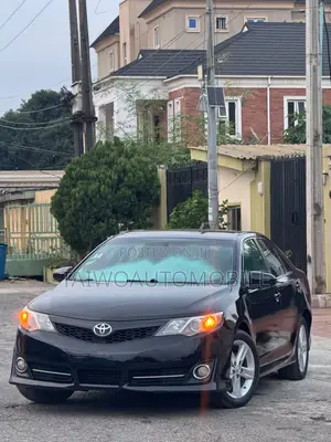 Toyota Camry SE 4dr Sedan (2.5L 4cyl 6A) 2013 Black