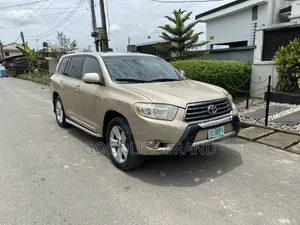 Toyota Highlander SE 2010 Gold