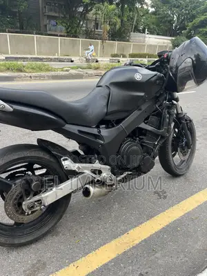 Yamaha 2010 Black