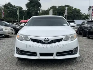 Toyota Camry SE 4dr Sedan (2.5L 4cyl 6A) 2014 White