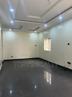5bdrm Duplex in Chevron for rent