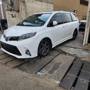 Toyota Sienna 2018 White
