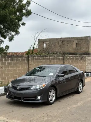 Toyota Camry SE 4dr Sedan (2.5L 4cyl 6A) 2014 Gray