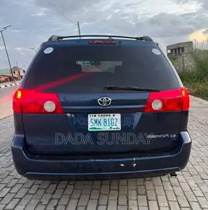 Toyota Sienna 2005 Blue