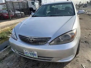 Toyota Camry LE 4dr Sedan (2.4L 4cyl 5A) 2005 Silver