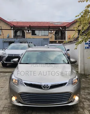 Toyota Avalon Limited Sedan FWD (3.5L 6cyl 6A) 2013 Gold