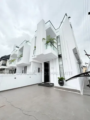 5bdrm Duplex in Ikota for sale