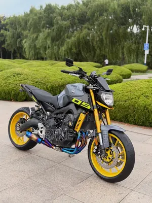 Yamaha 2022 Black