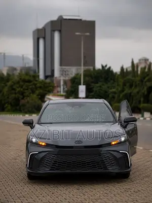 Toyota Camry SE 2025