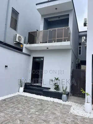 1bdrm Maisonette in Ella'S Court Estate, Lekki Phase 1 for rent