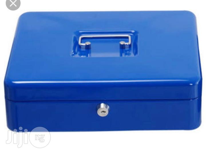 Universal Cash Box